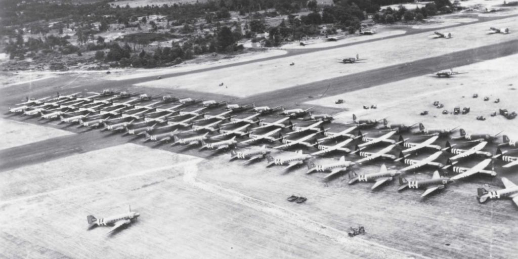 Images of gliders on Aldermaston airfield lined up in 1944